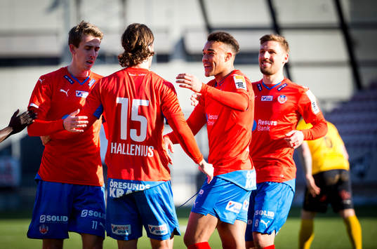 Helsingborgs Linus Hallenius gör 0-1 och jublar med Anton Wede