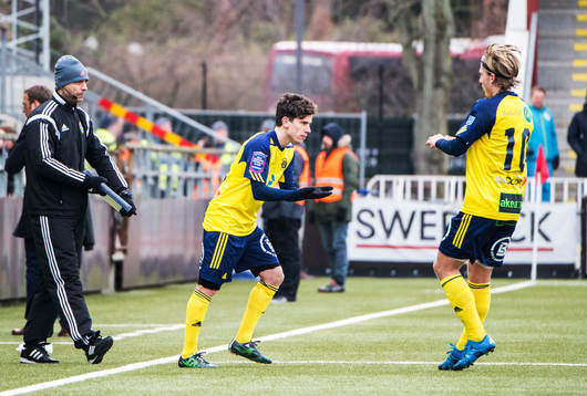 Byte i Ängelholm. Ut går Philip Bernholtz och in kommer