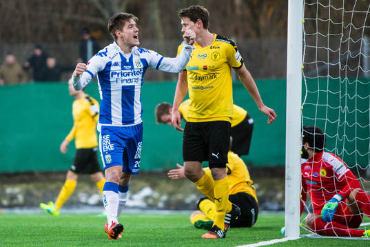 IFK Göteborgs Victor Sköld jublar efter sitt 1-0 mål