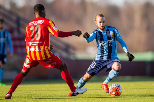 Djurgårdens Daniel Berntsen utmanar Syrianskas Success