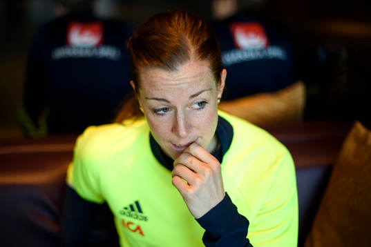 Sveriges Lotta Schelin blir intervjuad innan en träning med det svenska damlandslaget i fotboll den 29 februari 2016 i Rotterdam.