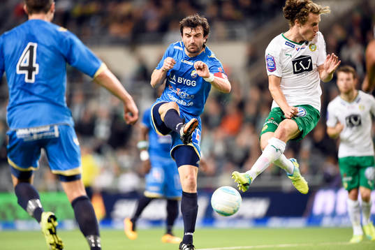 Ljungskiles Aleksandar Kitic och Hammarbys Fredrik Torsteinbö