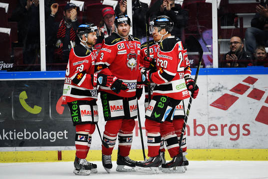 Malmö Redhawks Kent McDonell (m) gör 2-0 och jublar med