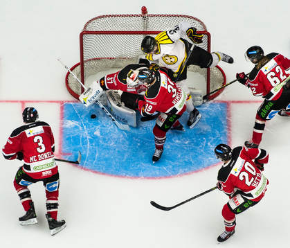 Brynäs Nick Johnson oroar framför Malmö Redhawks