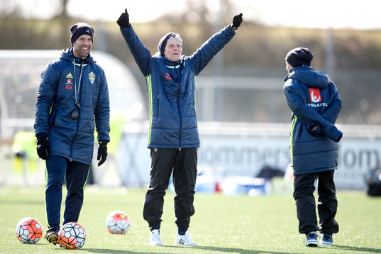 Sveriges tränare Matti Demegård och förbundskapten Pia