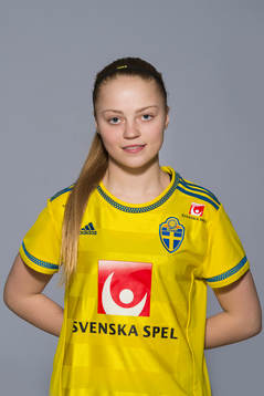 Ebba Costow som spelar i F16 landslaget, poserar för ett porträtt den 4 mars 2016 i Stockholm.