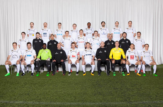 Lagbild för Oskarshamn den 5 mars 2016 i Oskarshamn. Bakre ledet fr. v. Martin Torstensson, Jochen Graf, Martin Karlsson, Jakob Rydberg, Dominic Adams, Mergim Smakolli, Christoffer Christensson, Andreas Birgersson. Mittenledet fr. v. Anton Johnsson, Andreas Schöttke, Philip Wärmegård, Pontus Fredriksson, Jesper Löfgren, Adrian Karlsson, Jonas Johansson, Maksim Skut, Måns Olström. Sittande fr. v. Anton Agebjörn, Johan Niklasson, Housnein Agodomou, Henrik Larsson, Eric Persson, Filip Jägerbrink, Niclas Bergeskans, Oliver Bergman, Mattias Pavic, Emil Dolk.