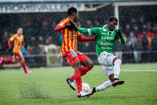 Ljungskiles Yussif Chibsah och Syrianskas Success Chimakpa