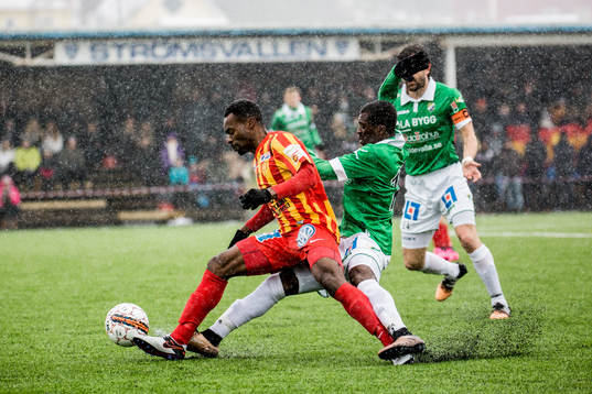 Ljungskiles Yussif Chibsah och Syrianskas Success Chimakpa