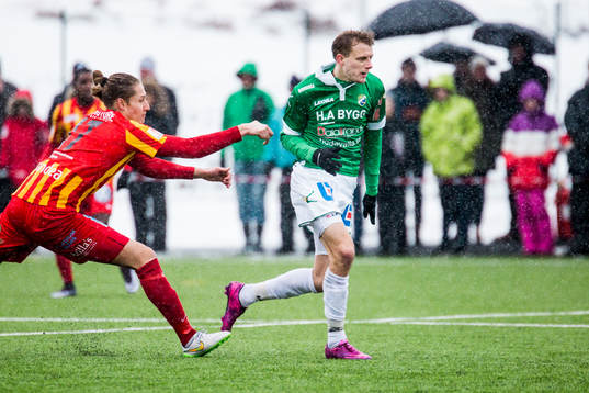 Syrianskas Felix Michel fäller Ljungskiles Jakob Olsson