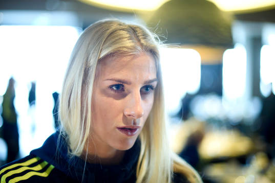Sveriges Sofia Jakobsson blir intervjuad