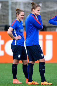 Nederländernas Manon Melis och Vivianne Vivianne Miedema
