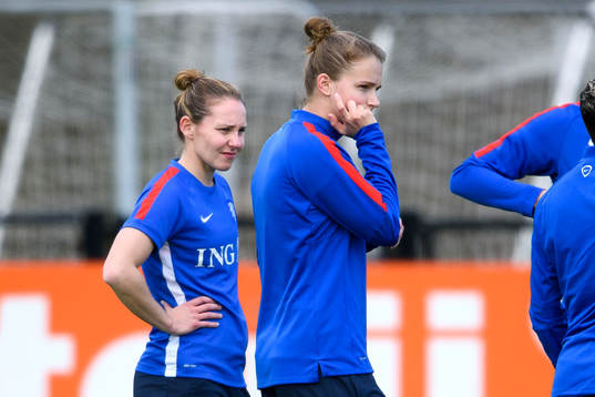 Nederländernas Manon Melis och Vivianne Vivianne Miedema