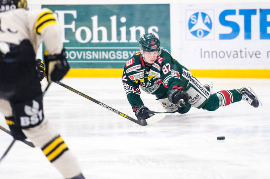 Tingsryds Alexander Ruuttu sträcker sig