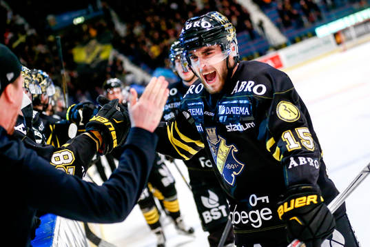 s Jonathan Andersson jublar