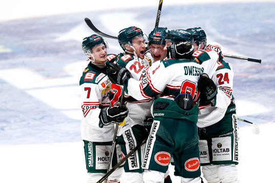 Tingsryds Filip Owesson jublar