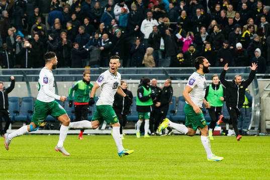 Hammarbys Imad Khalili, Alexssander Medeiros de Azeredo och Stefan Batan jublar