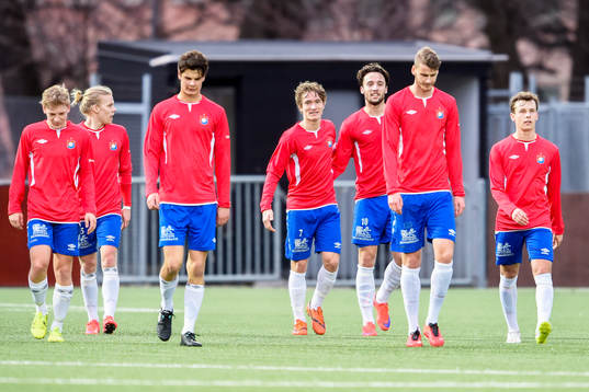 Örgrytes Jakob Lindström och Dardan Mustafa jublar efter 3-0 av Mustafa