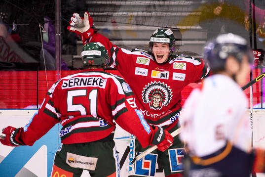Frölundas Artturi Lehkonen och Mats Rosseli Olsen jublar