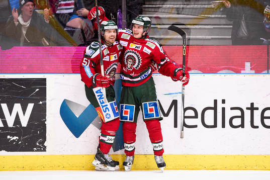 Frölundas Artturi Lehkonen och Mats Rosseli Olsen jublar