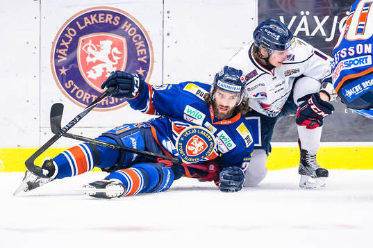 Växjös Ville Leino faller