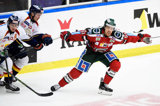 Djurgårdens Markus Ljungh och Marcus Högström håller