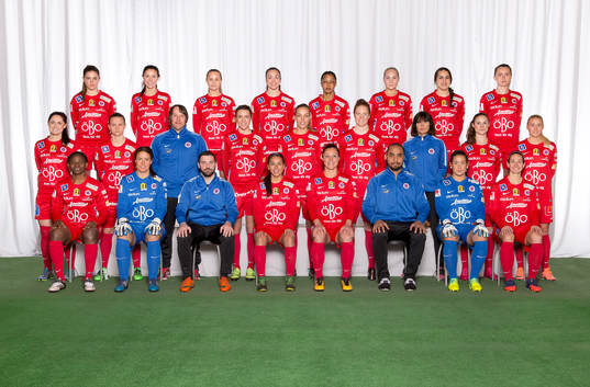 Lagbild för Örebro den 20 mars 2016 i Örebro. Bakre ledet fr. v. Jennie Wecksell, Elin Johansson, Wilma Franssila, Michelle De Jongh, Ogonna Chukwudi, Ellen Karlsson, Sejde Abrahamsson, Adelisa Grabus. Mittenledet fr. v. Linda Hallin, Lejla Basic, Jonas Setterbacke (Massör), Freja Olofsson, Anna Björk Kristjánsdóttir, Sara Nordin, Malin Lake (Sjukgymnast), Hanne Gråhns, Julia Spetsmark. Sittande fr. v. Sarah Michael, Carola Söberg (Lagkapten), Gergios Papachristou (Huvudtränare), Veronica Perez, Melissa Tancredi, Julian Lundberg (Assisterande tränare), Mimmi Paulsson-Febo, Marie-Eve Nault.

