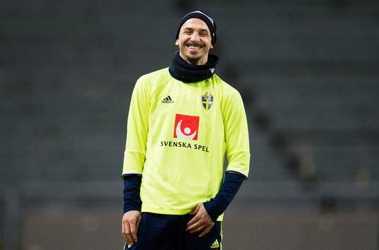 Zlatan Ibrahimovic skrattar