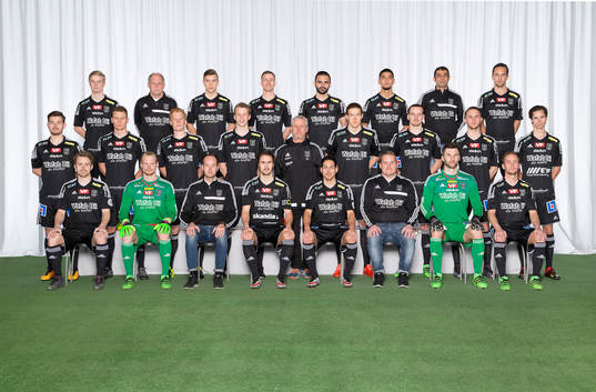 Lagbild för Carlstad den 22 mars 2016 i Karlstad. Bakre ledet fr. v. Jesper Karlsson, Leif Olsson (Lagledare), Ted Åhlund, Stefan Jadnert, Lawand Haidar, Marcelo Oyarzo, Loae Al-Hag (Fystränare/Massör), Oscar Lander. Mittenledet fr. v. David Korneliusson, Jonas Olsson, Simon Klänge, Ludvig Grahn, Jan-Erik Jernberg (Lagledare), John Stenberg, Sebastian Bellander, Albin Lekiqi, Claes Nyman. Sittande fr. v. Simon Molander, Mathias Karlsson, David Ekelund (Huvudtränare) André Jernberg, Bastian Rojas Diaz, Patrik Josefsson (Målvaktstränare), Mirhad Abdijanovic, Sebastian Carlsson.
