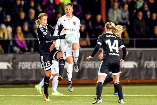 Frankfurts Saskia Bartusiak och Rosengårds Sara Björk Gunnarsdottir
