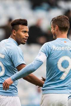 Malmö FFs Felipe Carvalho och Markus Rosenberg jublar efter 4-0 målet
