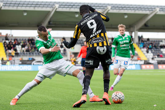 Ljungskiles Ahmed El Amrani i kamp med Häckens Joel Mumbongo