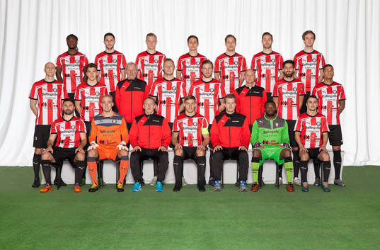 Lagbild för Höllviken den 28 mars 2016 i Höllviken. Bakre ledet fr. v. Dawda Ngum, Egzon Sekiraca, Max Westerberg, Christoffer Levi, Andreas Wihlborg, Rasmus Larsson, Tobias Malm. Mittenledet fr. v. Freddy Borg, Oscar Nilsson Vilas, Robert Enarsson(lagledare), Magnus Carlsson, Andreas Persson, Anders Grimberg(tränare), Muamet Asanovski, Jason Grannum. Sittande fr. v. Ali Burrniku, Marcus Eskilsson, Henrik Jönsson(målvaktstränare), Anton Viklund, Joakim Nilsson Ingves(ass. Tränare), Cyrile Tchouata Kamajou, Granit Sherifi.