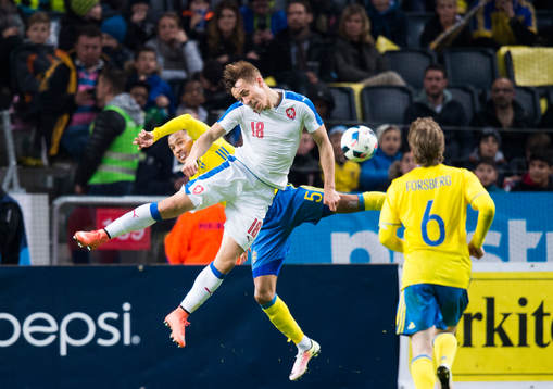 Sveriges Martin Olsson och Tjeckiens Josef Sural i nickduell