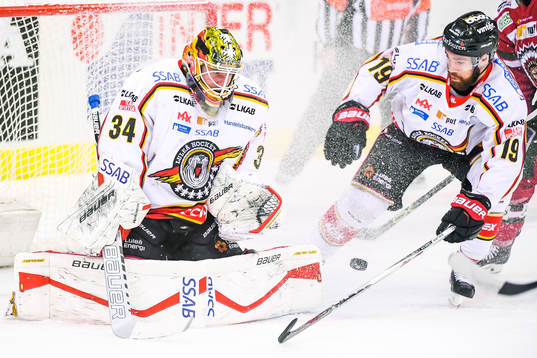Luleås målvakt Joel Lassinantti och Jacob Lagace