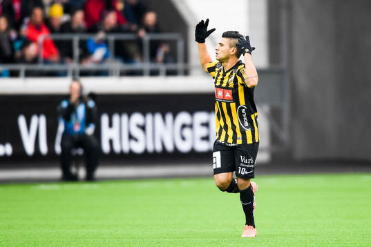 Häckens Paulo de Oliveira jublar