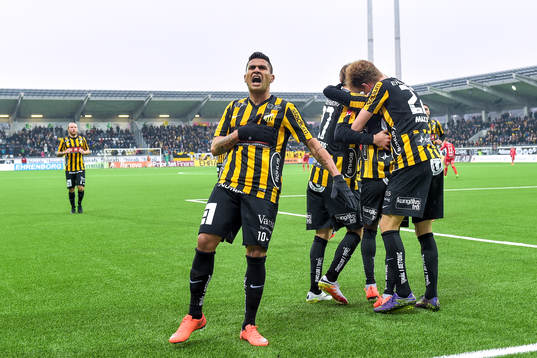 Häckens Paulo de Oliveira jublar