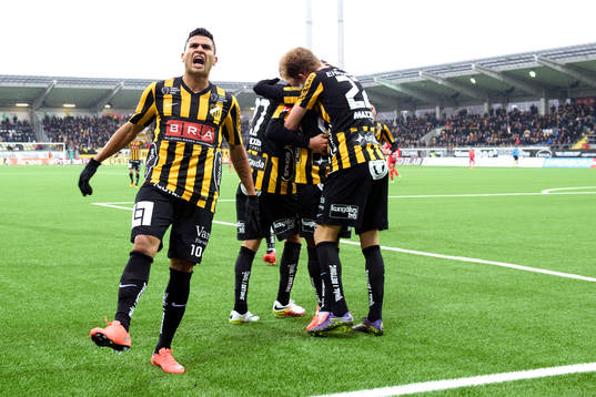 Häckens Paulo de Oliveira jublar