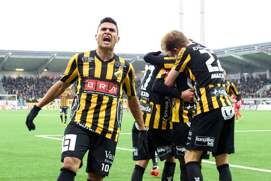 Häckens Paulo de Oliveira jublar