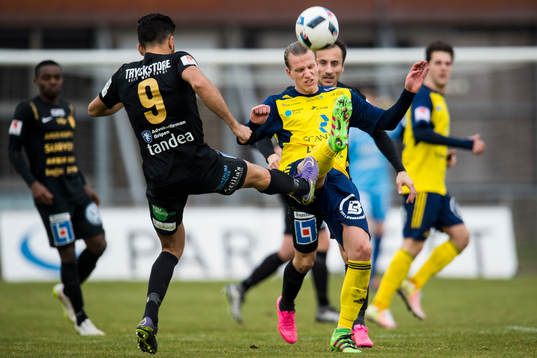 Ängelholms Sebastian Carlsen och Syrianskas Bachir Katourgi