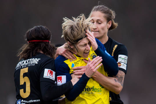 Syrianskas Stefan Ilic och Felix Michel slår Ängelholms