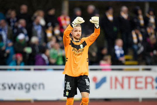 IFK Göteborgs målvakt John Alvbåge jublar