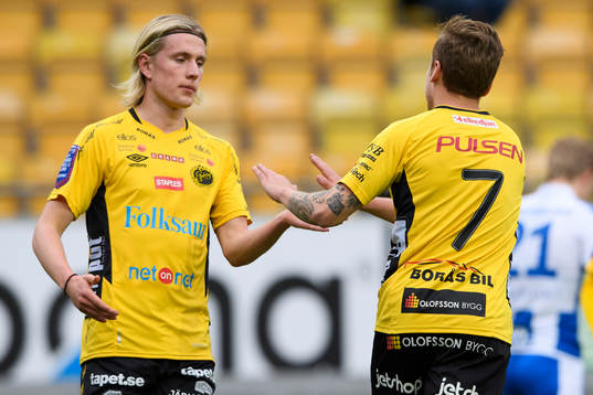 Elfsborgs Thomas Kind Bendiksen gör 1-0 på straff och