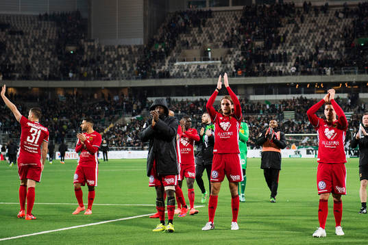 Östersunds spelare tackar publiken