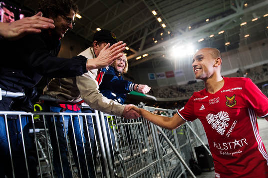 Östersunds Walid Atta tackar publiken