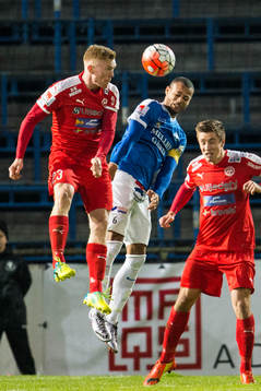 Värnamos David Engström och Trelleborgs Salif Camara