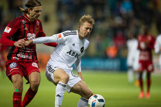 AIKs Per Karlsson mot Östersunds Emir Smajic