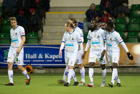 Gefles Dioh Williams och Kwame Bonsu jublar efter 1-2