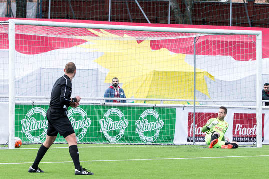 0-1 bakom Dalkurds Frank Pettersson på straff i
