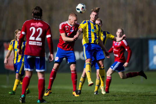 Sävedalens Simon Laneby och Eskilsminnes Robin Kacaniklic